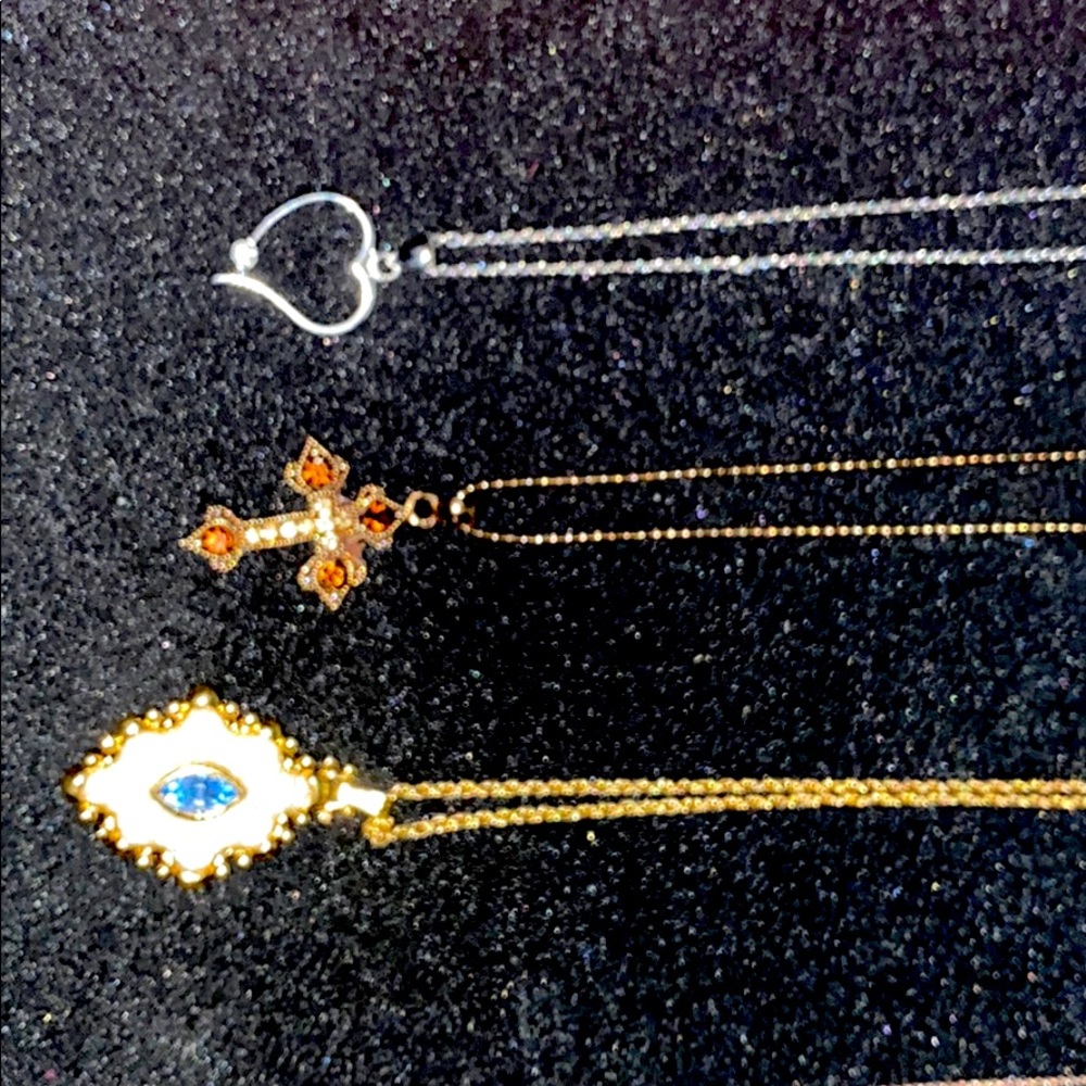 5 decorative necklaces all different styles!